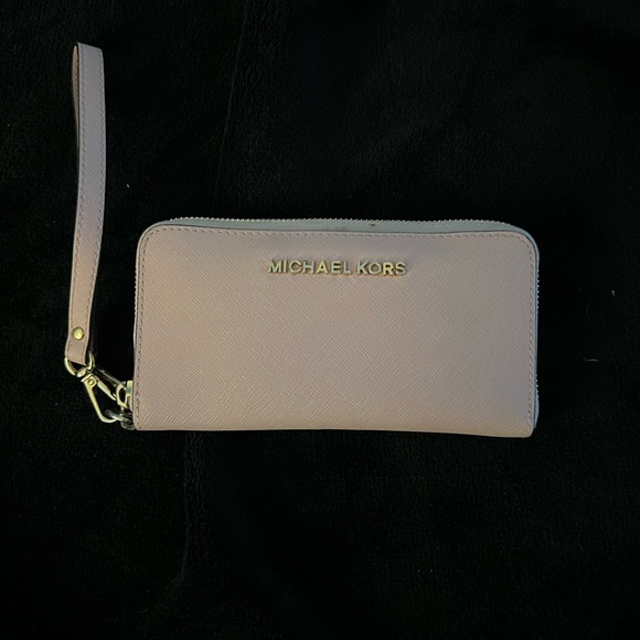 Michael Kors wristlet wallet - Picture 1 of 3